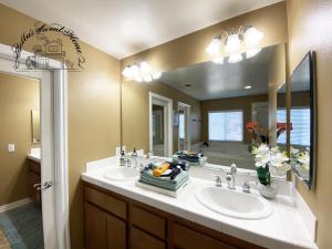 a bathroom with two sinks and a large mirror at Bella's sweet house 5640 in Eastvale +122 photos