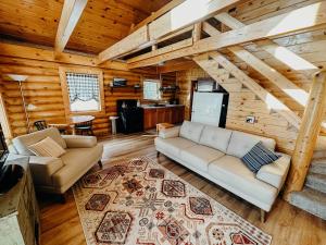 Kuchyň nebo kuchyňský kout v ubytování Cozy Cabins - Alaskan Getaways