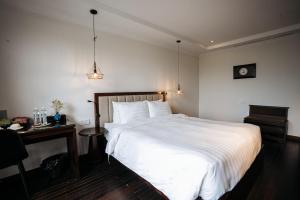 Postel nebo postele na pokoji v ubytování Paradise Soc Son Resort + 37 fotografií