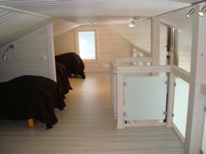 a room with a staircase in a wooden house at Rukankarhu Apartment in Ruka +39 photos