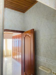a bathroom with wooden cabinets in a room at Paraiso Pie de la Popa in Cartagena de Indias
