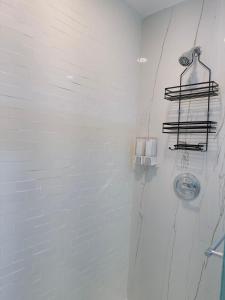 Ένα μπάνιο στο Beachside Oasis, Miami Beach Apt with parking included