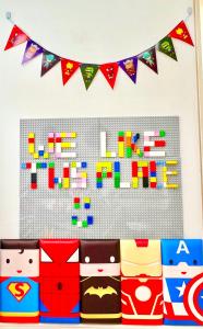 Superbohaterska impreza z blokami lego i sztandarem w obiekcie Legoland-Happy Wonder Suite,Elysia-8pax,100MBS w mieście Nusajaya