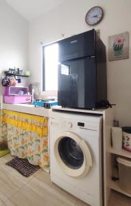 Dapur atau dapur kecil di Olango Transient Home,with WIFI &Netfix