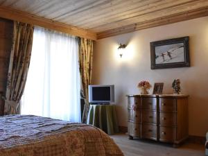 TV a/nebo společenská místnost v ubytování Appartement 4 pièces pour 8 personnes à Méribel, proche pistes et commerces - FR-1-180-617