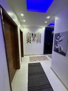 a hallway with a door and a black mat on the floor at Appartemennt meuble nirvana in Dakar