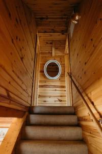 Fotografie z fotogalerie ubytování Beautiful Alaskan Log Cabin on Wooded Lot v destinaci Wasilla