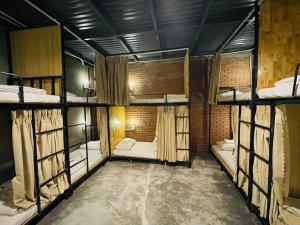 Voodi või voodid majutusasutuse IKIGAI Dorm Hostel - Danang Beach toas