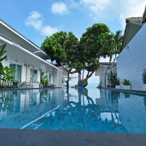 a swimming pool in the middle of a building at Baanfah Resort Samui in Mae Nam