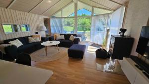 Χώρος καθιστικού στο Cozy And Modern Holiday Home With All Equipment