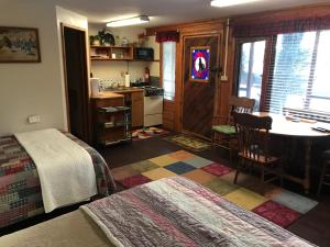 Postel nebo postele na pokoji v ubytování Moose twin cabin