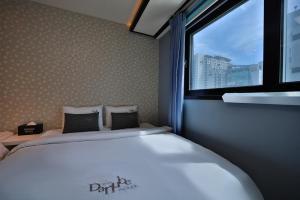 Postel nebo postele na pokoji v ubytování Hotel Danube Seomyeon
