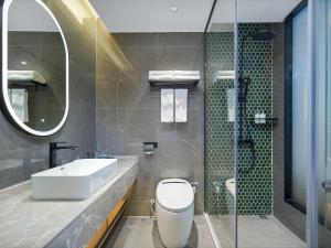 Vannituba majutusasutuses Country Inn & Suite by Radisson, Guangzhou Huadu Shiling