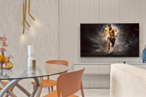 Μια τηλεόραση ή/και κέντρο ψυχαγωγίας στο Luxury 3BR - Jerusalem Spirit