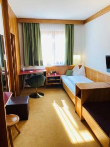 a hotel room with a bed and a window at HOTEL ZILLNERs EINKEHR *** in Altheim