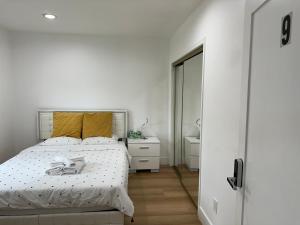 Gallery image of Elegant Living Private Room in Modern Home 9 in Los Angeles