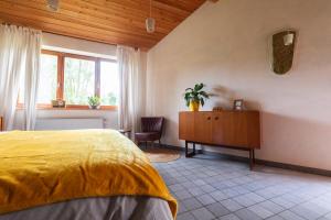 A bed or beds in a room at Hierberg