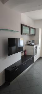a kitchen with a black and white kitchen at Shangri-la in Civate