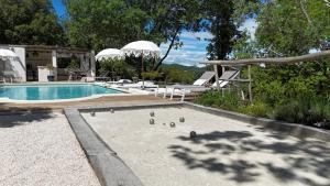 a swimming pool with a bunch of ducks on the ground at B&B Maison Gigi in La Garde-Freinet