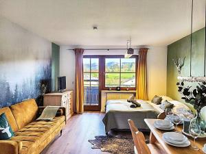 Posezení v ubytování Lindners Hideaways - Bergnest Lodge - Bergblick Fewo 6 Pers Balkon Garten Hund Ski Unterkunft Luftkurort Oberreute nähe Buchenegger Wasserfälle Eistobel Bodensee