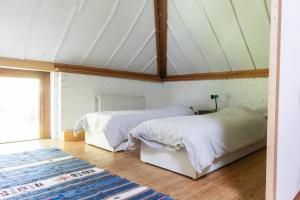 A bed or beds in a room at Hierberg