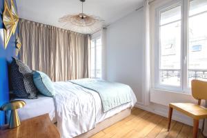Posteľ alebo postele v izbe v ubytovaní Luxury top floor duplex near Le Marais