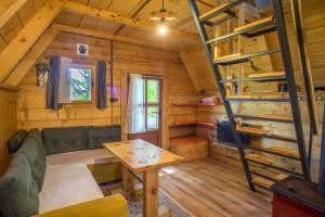 Prostor za sedenje u objektu Maple village