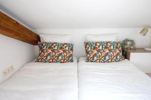 Posteľ alebo postele v izbe v ubytovaní Luxury top floor duplex near Le Marais