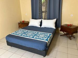 A bed or beds in a room at Studio Vanira, Tahaa, Haamene