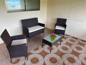 A seating area at Studio Vanira, Tahaa, Haamene