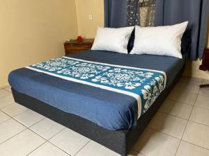 A bed or beds in a room at Studio Vanira, Tahaa, Haamene
