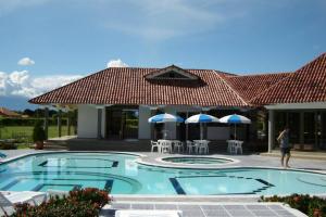 A piscina localizada em La Casa Blanca ou nos arredores