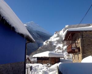 A general mountain view or a mountain view taken from the country house