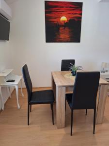 Televízia a/alebo spoločenská miestnosť v ubytovaní Apartments Kozjan