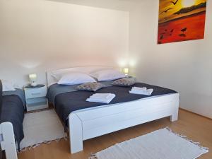 Posteľ alebo postele v izbe v ubytovaní Apartments Kozjan