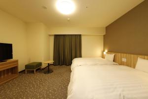 Dormy Inn Maebashi客房内的一张或多张床位