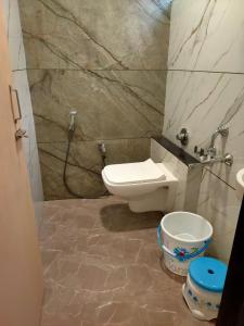 a bathroom with a toilet and a sink at HOTEL JANTA INn in Vapi