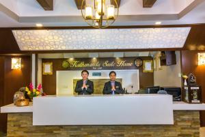 Členové personálu v ubytování Kathmandu Suite Home