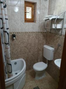 Koupelna v ubytování Etno Selo VRELO & Camping