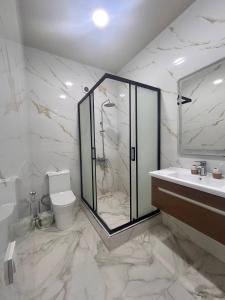 Ένα μπάνιο στο Deluxe Apartments +8 φωτογραφίες