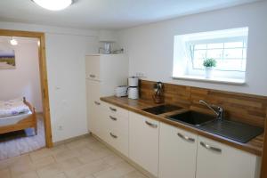 Kuchyň nebo kuchyňský kout v ubytování Ferienwohnung Heimchen