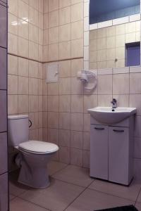 Koupelna v ubytování Hotel Dworek + 29 fotografií