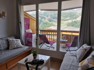 Fotografie z fotogalerie ubytování 2 pièces avec terrasse et vue sur les pistes v destinaci Isola 2000