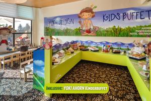 Ein Restaurant oder anderes Speiselokal in der Unterkunft AHORN Panorama Hotel Oberhof 