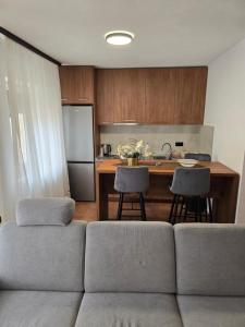 Dapur atau dapur kecil di Apartmani Zlatna Kruna +14 gambar