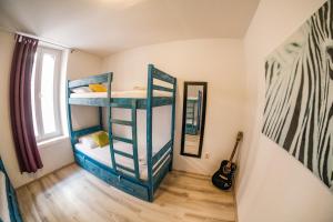 Posteľ alebo postele v izbe v ubytovaní White Rabbit Hostel