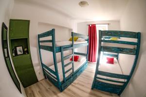 Posteľ alebo postele v izbe v ubytovaní White Rabbit Hostel