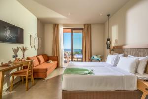 Rúm í herbergi á Hotel Pyriá