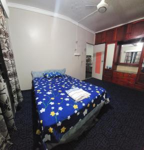 Φωτογραφία από το άλμπουμ του 2 Bedroom Centrally Located Apartment σε Mba