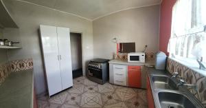 Φωτογραφία από το άλμπουμ του 2 Bedroom Centrally Located Apartment σε Mba